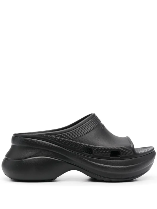 x Crocs™ platform pool slides